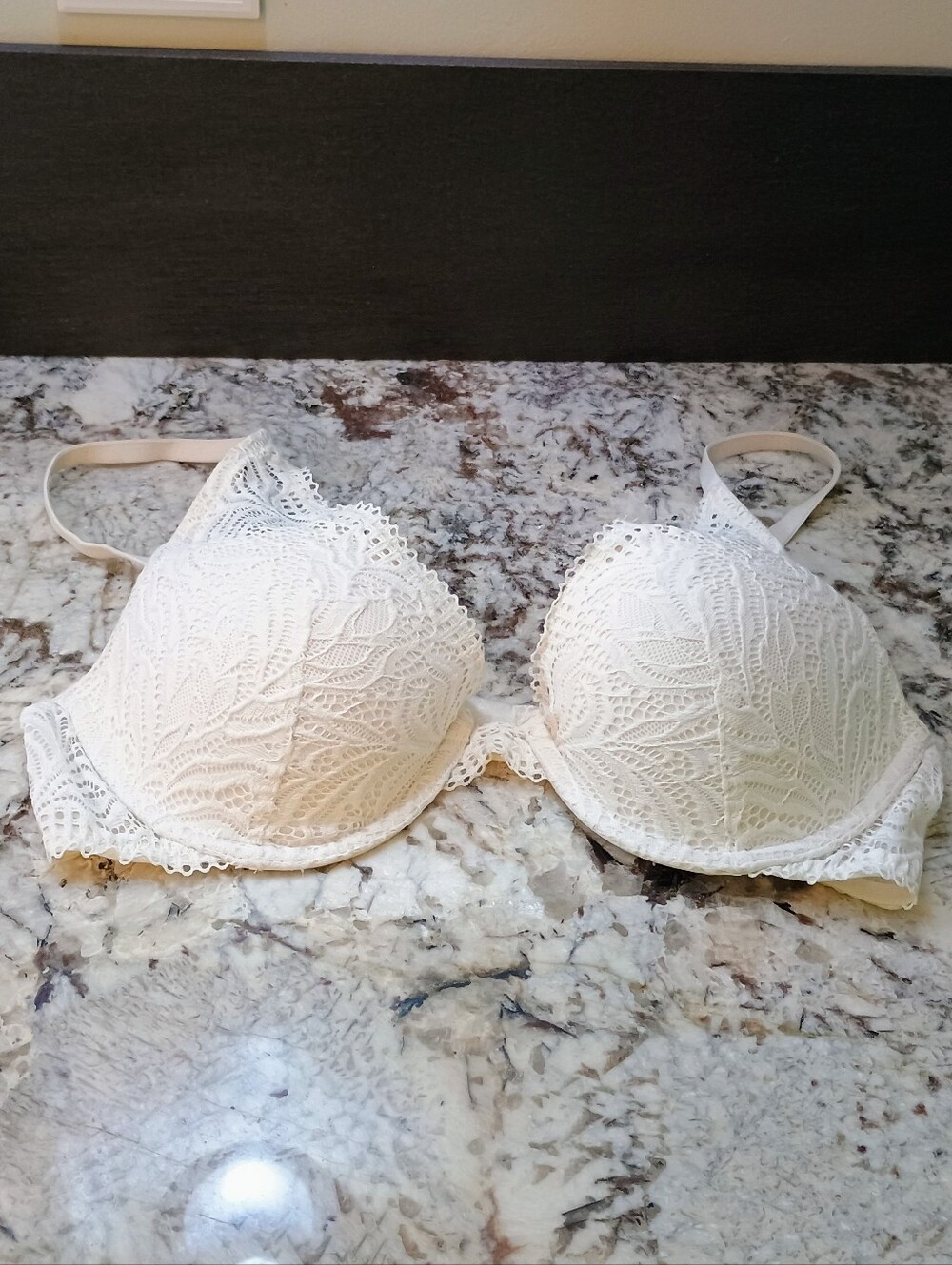 34B Auden push up plunge coverage underwire bra - White - Worn Once